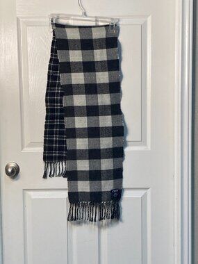 Chaps Scarf 100% acrylic